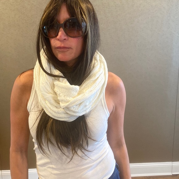 Infinity Cable Scarf - Picture 1 of 3